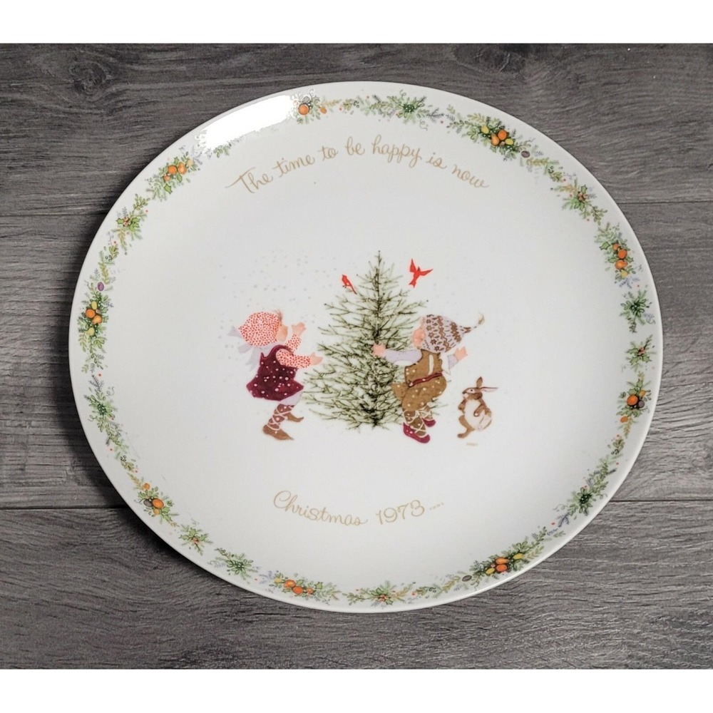 10 inch Holly Hobbie Christmas 1973 Commemorative Edition Plate
